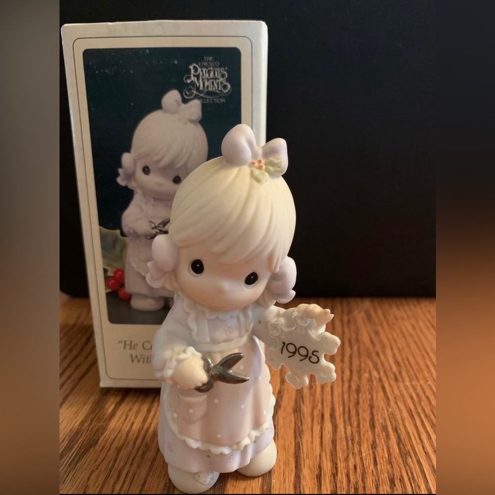 Precious Moments - He Covers the Earth in His Beauty Figurine